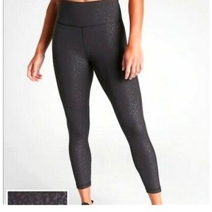 Athleta ultimate stash pocket embossed 7/8 tight